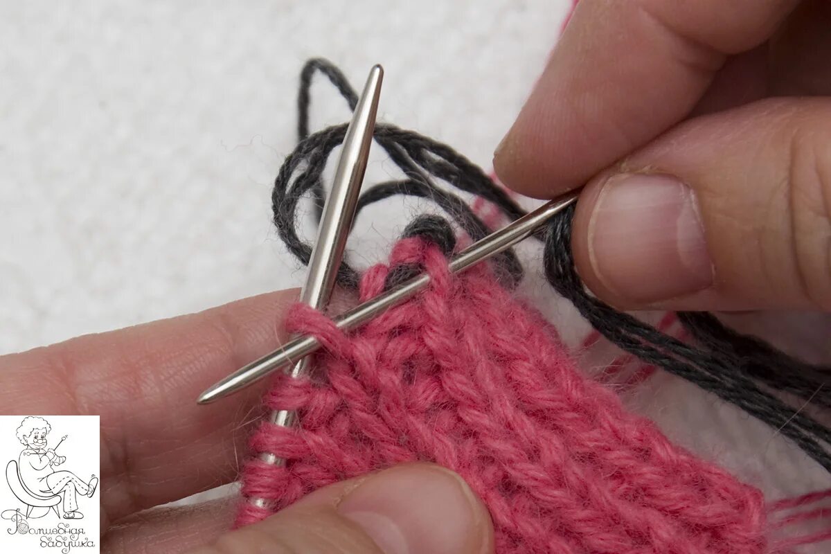 закрытие петель иглой резинка 1х1. фабричный край закрытия резинки 1х1. закрытие горловины спицами иглой. закрытие горловины иглой резинка 1х1. закрытие горловины иглой резинка 1 на 1.