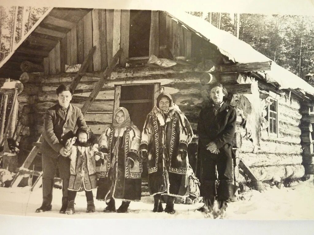 Народы проживающие в свердловской области. Народы Урала вогулы (манси). Коренные народы Урала вогулы манси. Манси на Урале. Ханты и манси на Урале.