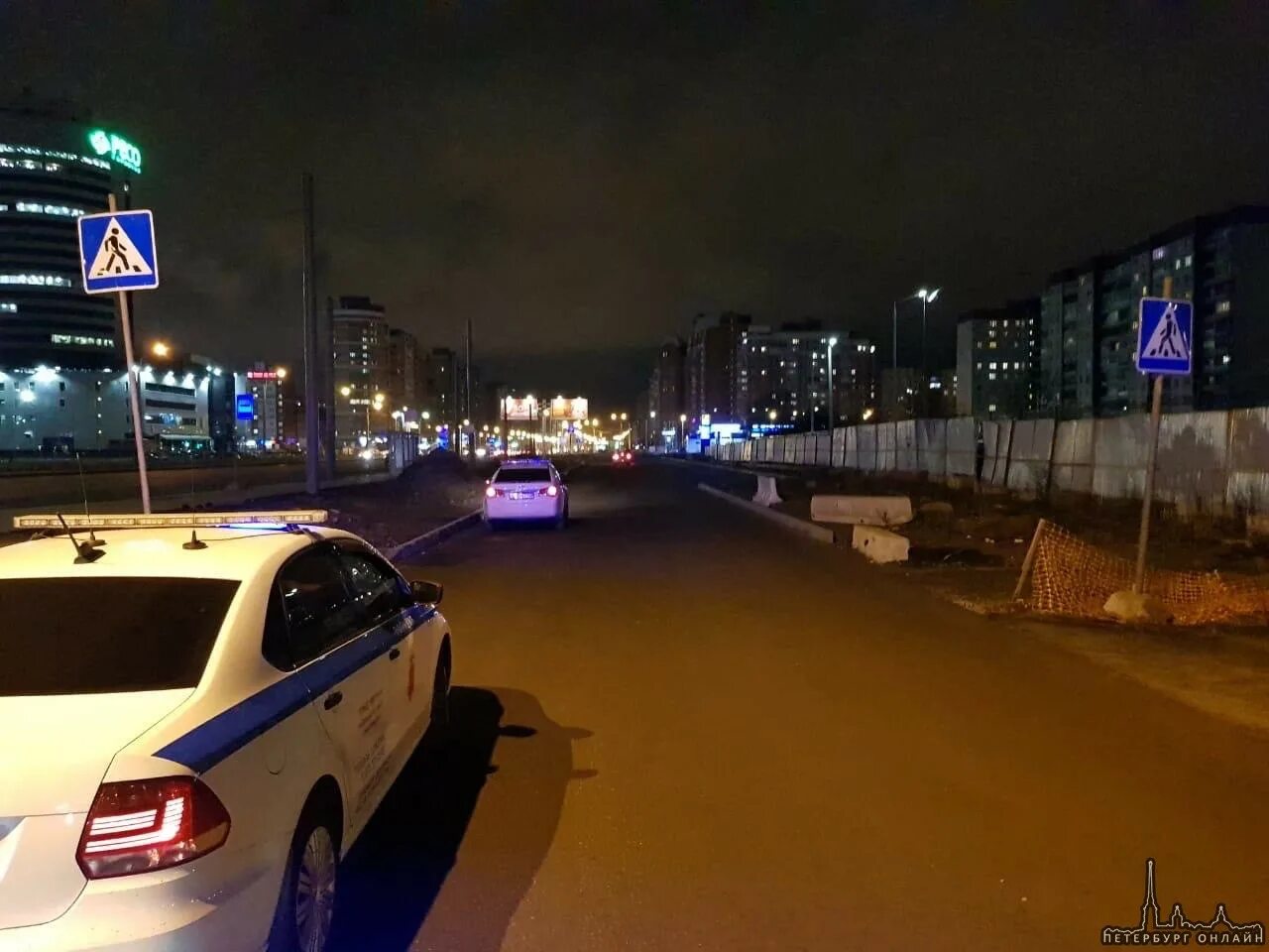 Сегодняшние новости про аварию в питере в 8 утра. Пешеходы на невском проспекте фото. Дпс ночью. Дтп с участием дпс ленинградская обл. Дтп с пьяным водителем который уходя от погони дпс устроил дтп.