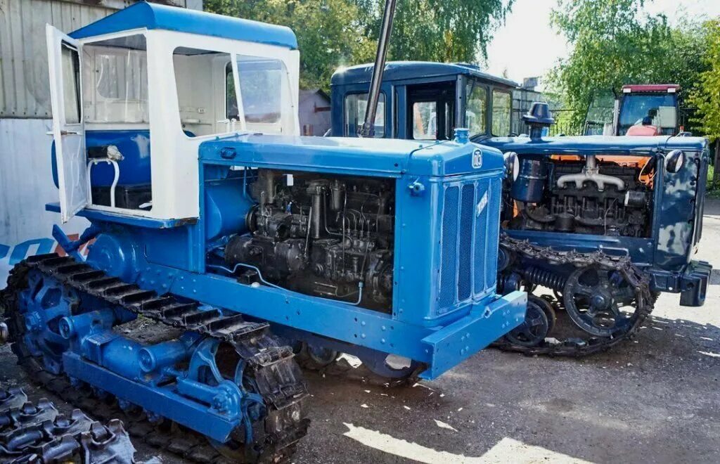 Трактор кдп-35 гусеничный. Гусеничный трактор кд 35. Тракторы кд 35 кдп 35. Гусеничный трактор кд 35. Трактор 35.