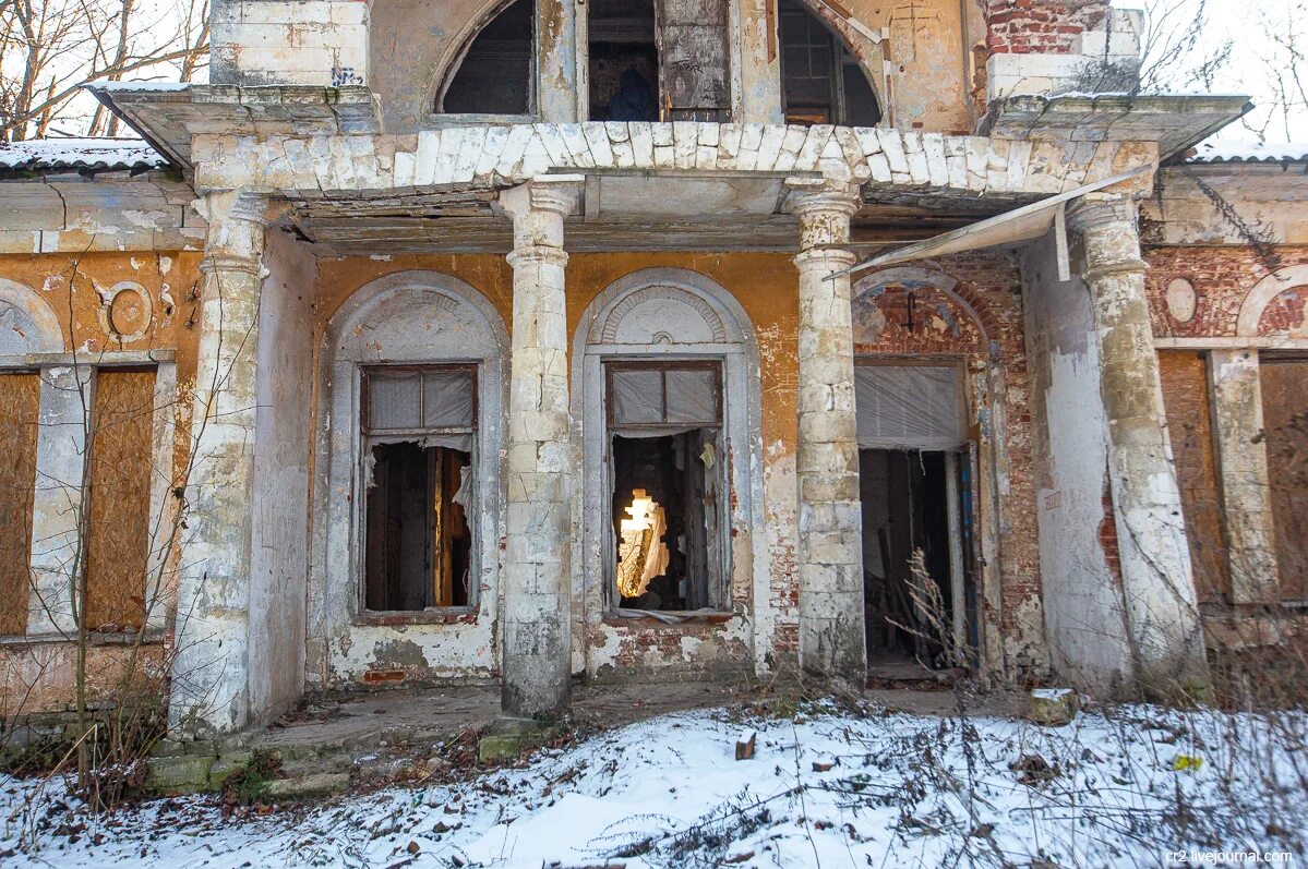 Погода ляхово. Заброшенная усадьба Ляхово. Усадьба Ляхово Московская область. Главный дом усадьбы Ляхово. Усадьба Ляхово формула любви.