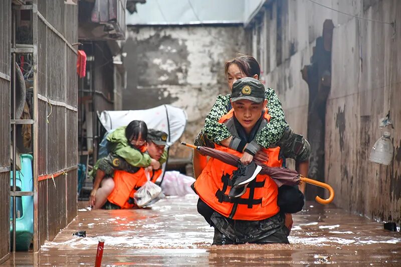 Какое наводнение в китае. Стихийные бедствия в Китае. Наводнение в Китае. Жизнь в Китае. Наводнение в Китае 2023.