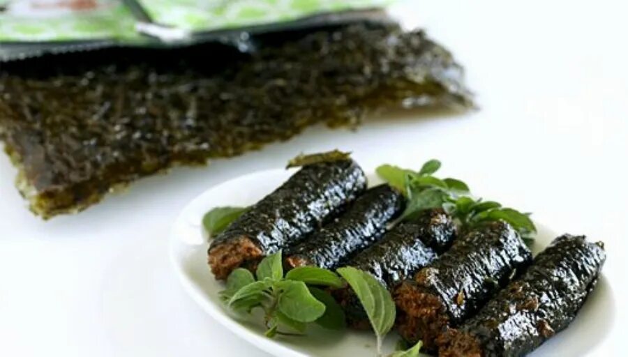 Рецепты с листом нори. Тофу в нори. закуска с нори. закуска из нори. закуска из листов нори.