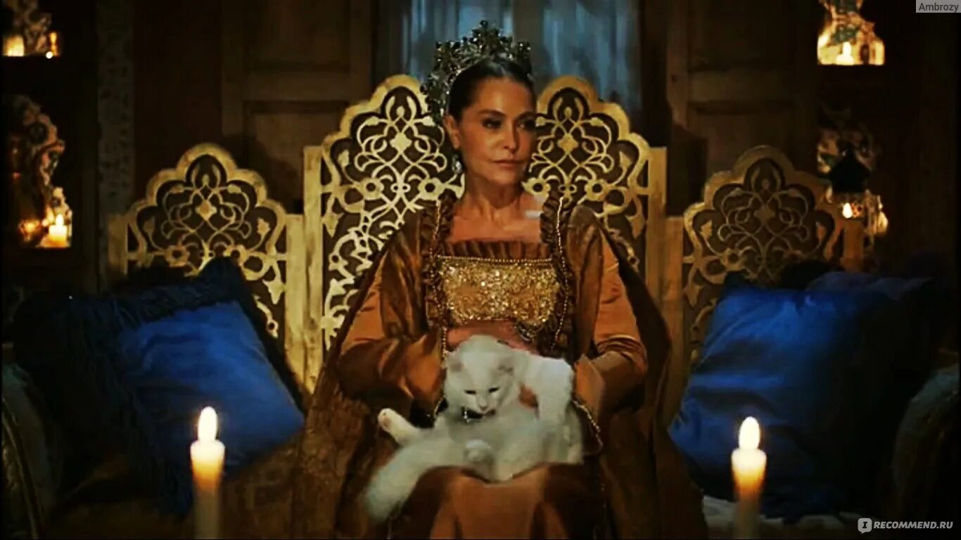 Кошка султана. Кошка Сафие Султан. Сафие Султан Империя Кесем. Сафие Султан великолепный век. Сафие Султан и Кёсем.