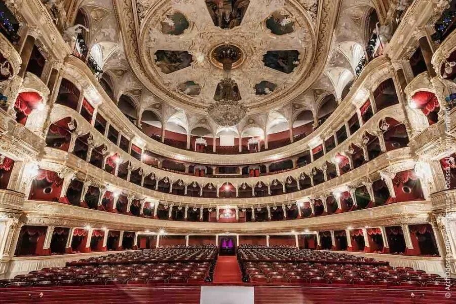 Оперный театр в гамбурге. Московский большой театр оперы и балета. Театр вид внутри. Театр оперы и балета партер. Государственный академический большой театр россии внутри.