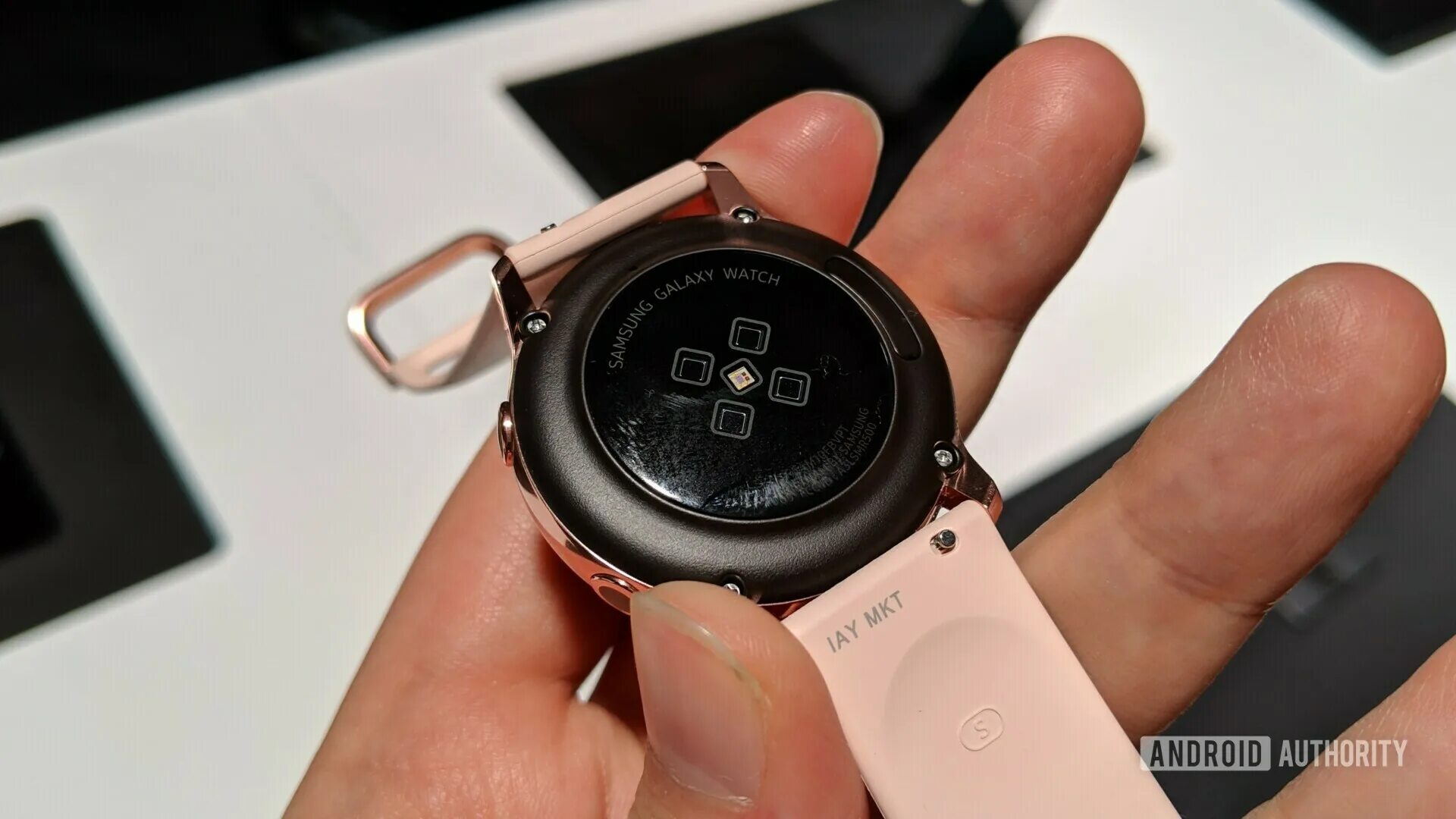 Samsung watch давление. Samsung Galaxy watch Active 3. Самсунг галакси вотч 5. Galaxy Smart watch 3 Teardown. Зарядка для самсунг вотч 5.