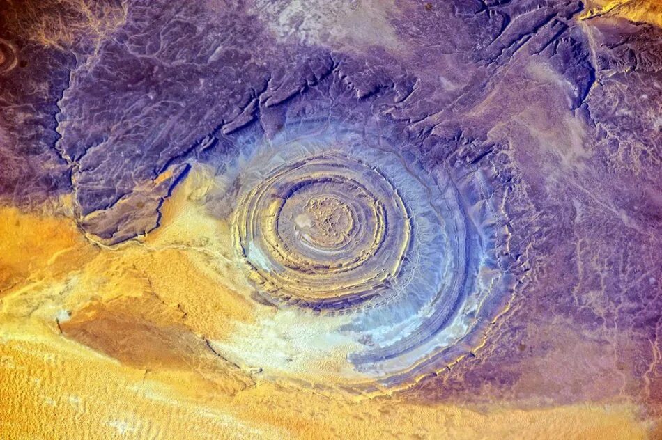 Глаз пустыни роли. Ришат (глаз Сахары). Мавритания. Структура ришат глаз Сахары. Структура ришат в Мавритании. Ришат Мавритания око земли.
