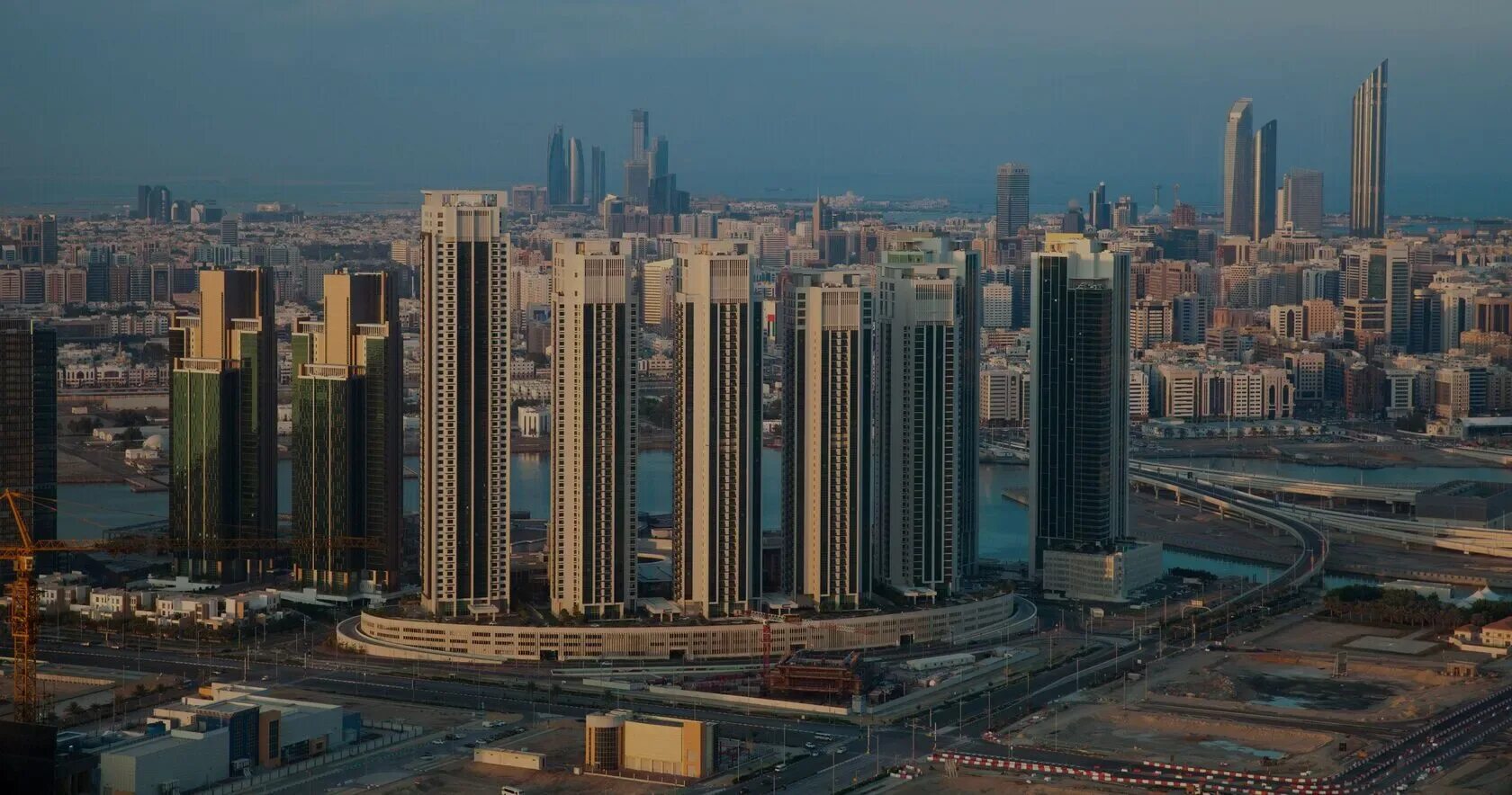 Столица ОАЭ Абу-Даби. Центр Абу Даби. Абу Даби Дубай город. Абу Даби центр города.
