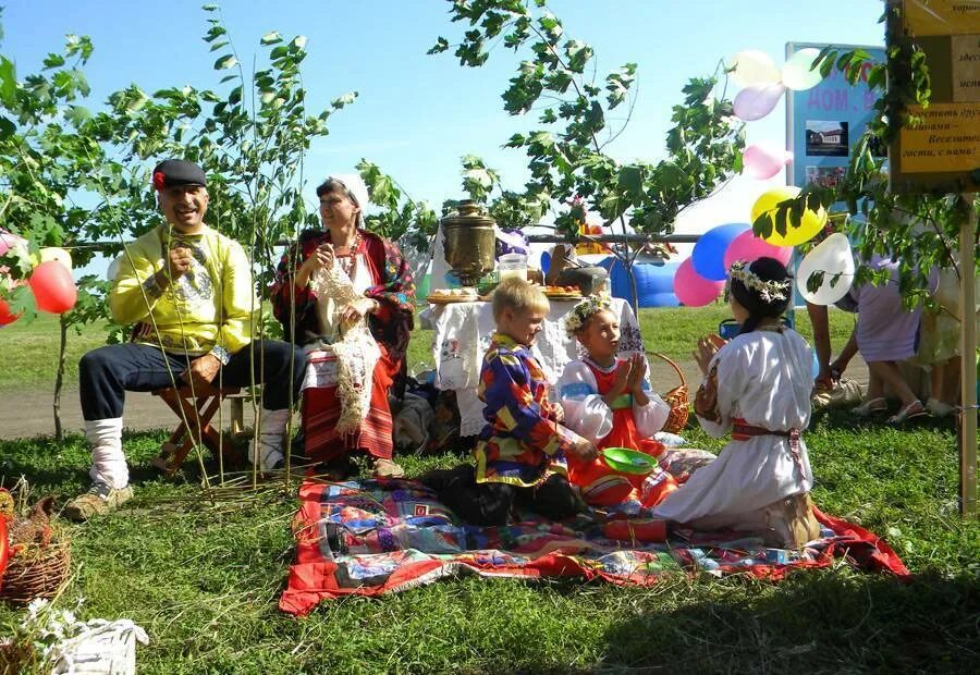 Деревенский праздник. Сельский праздник. Украшение праздника день села. Подворье на день села.