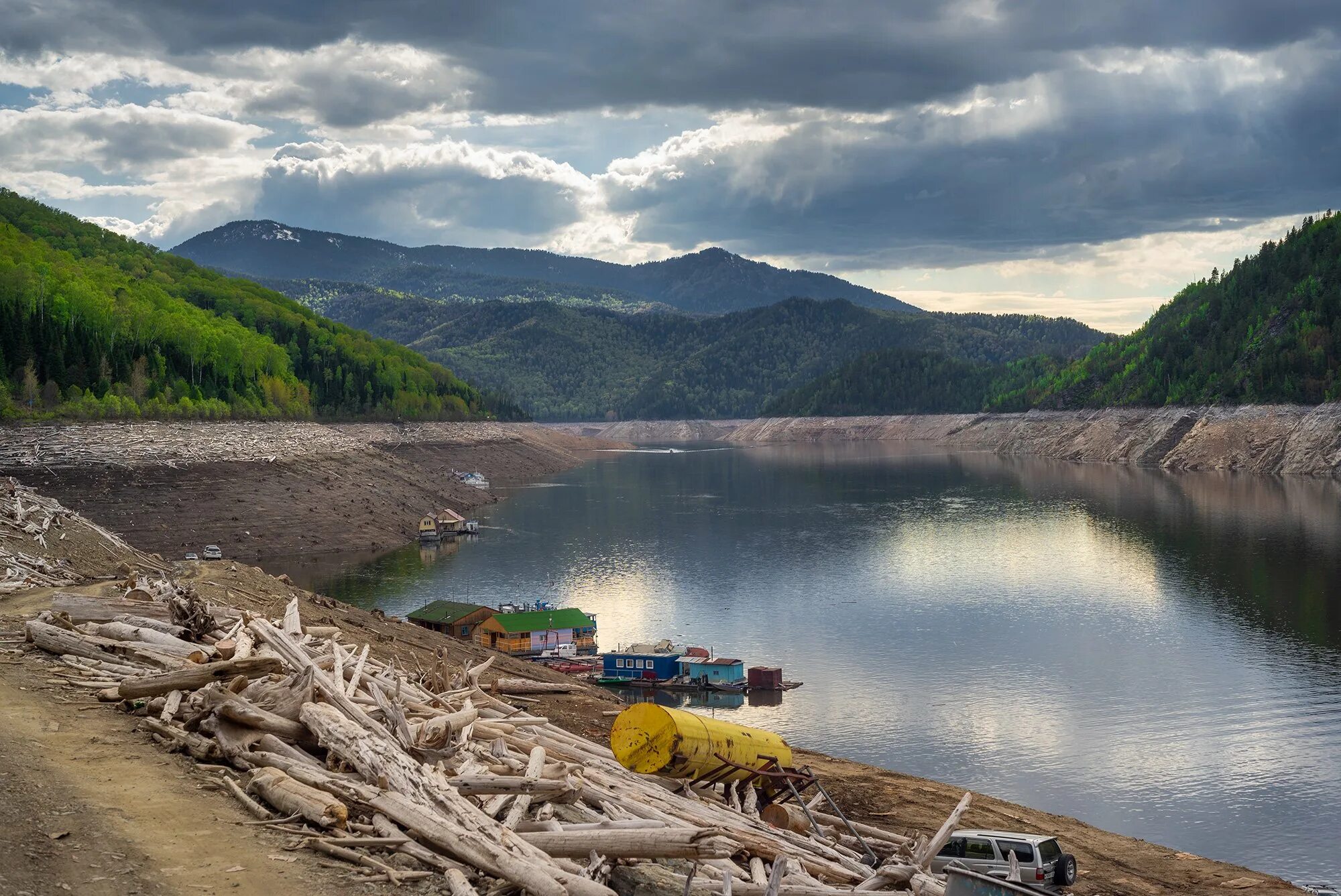 Саян шушанчкое водохранилище Хакаси. Залив Джойская Сосновка Хакасия. Саяно-Шушенская ГЭС водохранилище. Красноярское и Саяно Шушенское водохранилище. 5 крупнейших водохранилищ