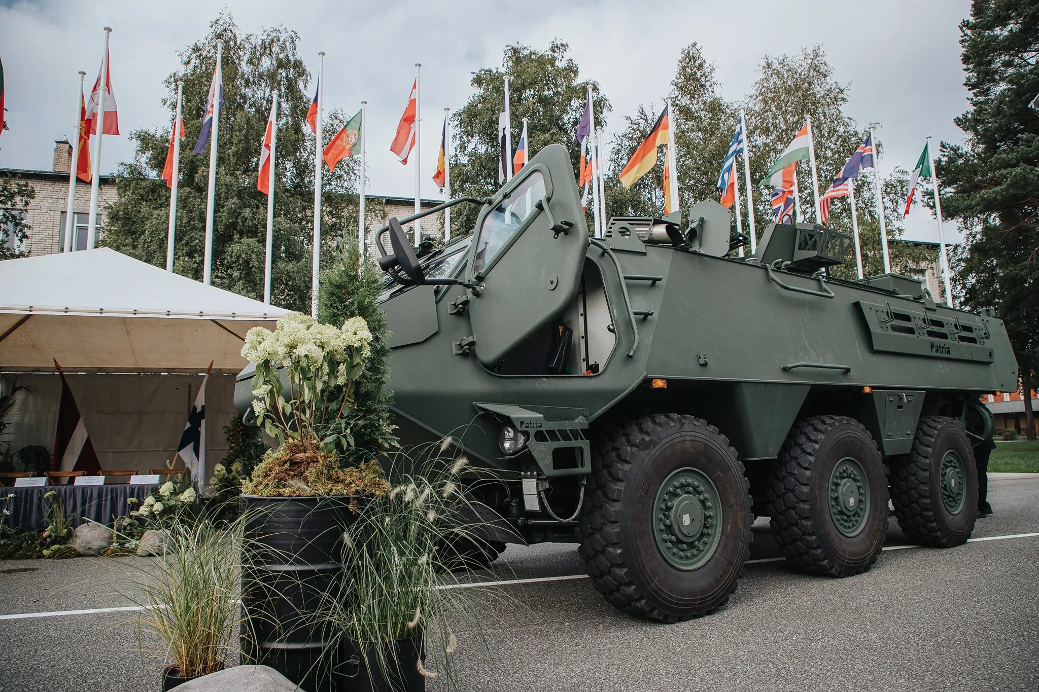 Patria est. Финский БТР Патрия. Патрия БТР Латвия. Бронетранспортер Patria 6x6. Патрия 6х6 БТР.