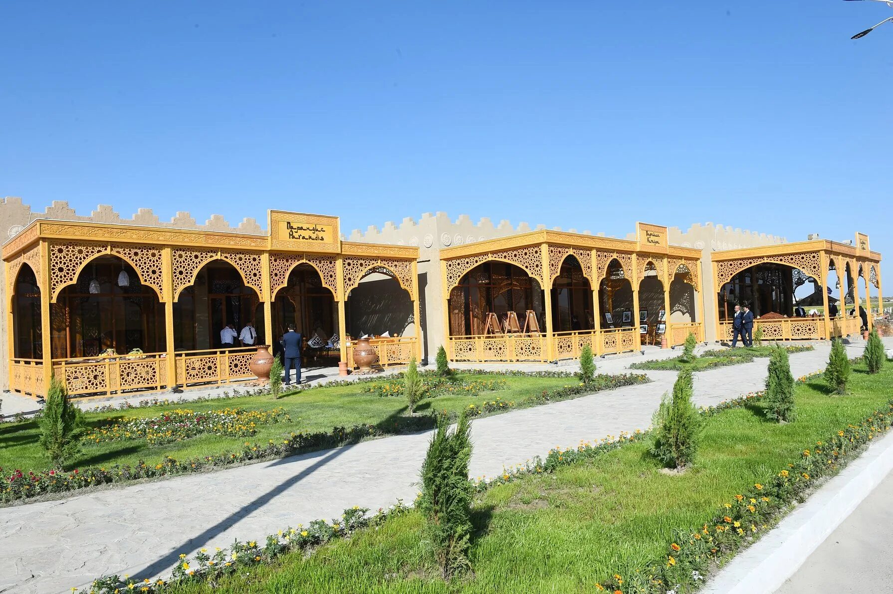 Купить исфара. Таджикистан мечеть Пенджикент. Таджикистан Пенджикент Саразм. Пенджикент Таджикистан достопримечательности. Исфара Таджикистан достопримечательности.