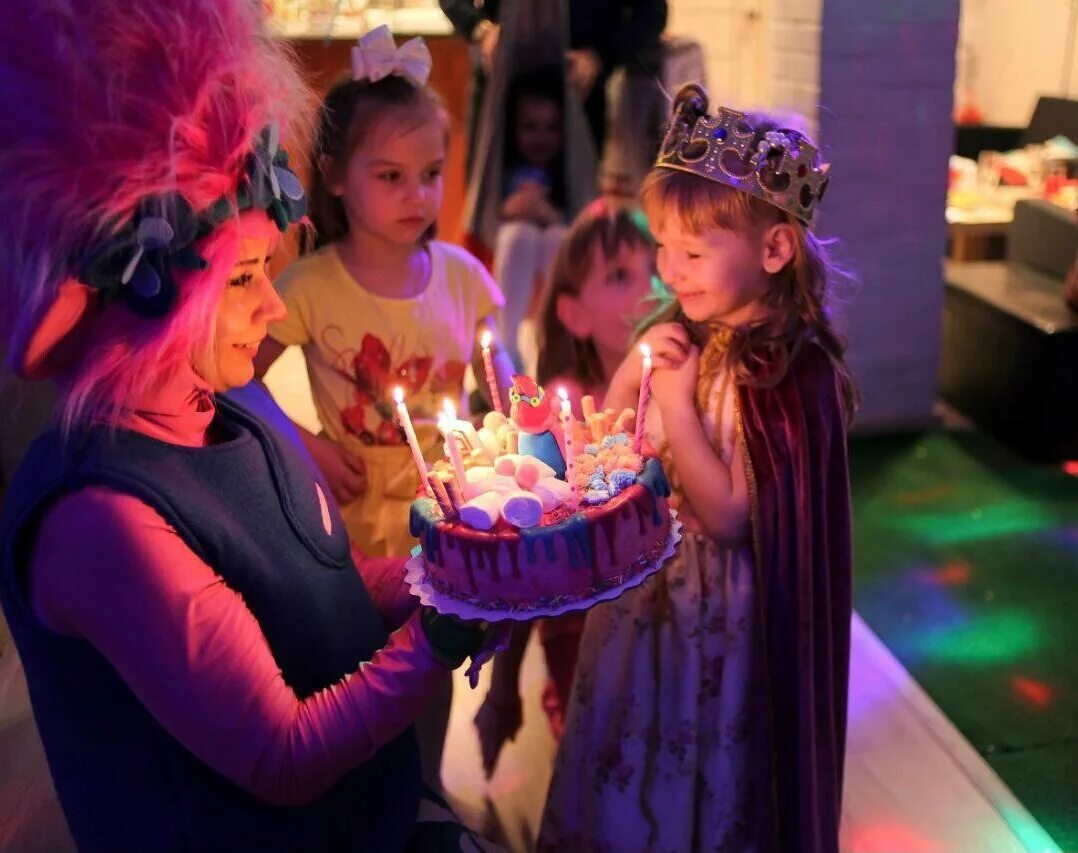 Реквизит аниматора для детских праздников. Детские праздники сызрань. Аниматоры для детей. Волшебный мир сызрань. Сызрань помидорная столица.