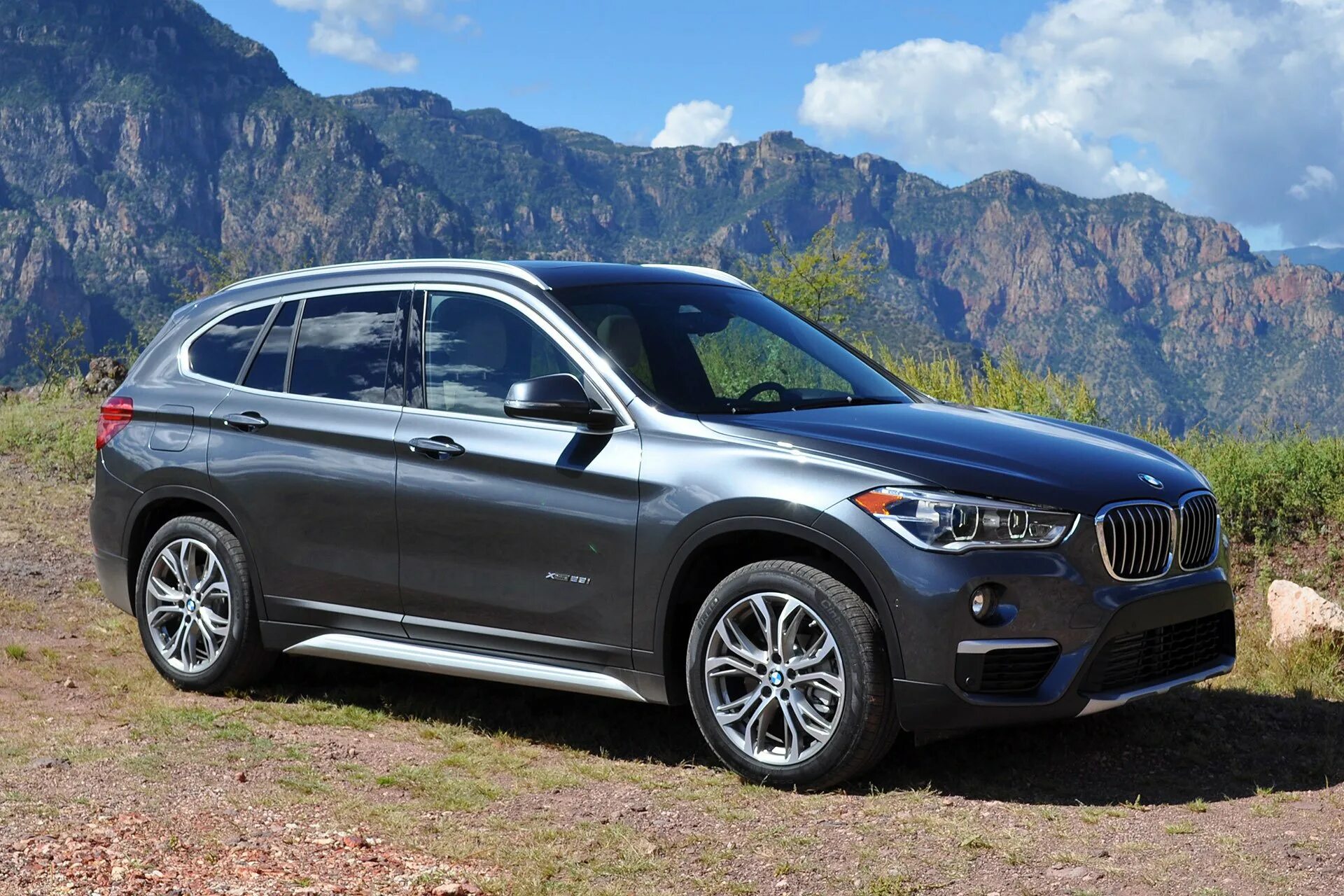 Бмв x1. Новый bmw x1. Bmw x1 первое поколение. X1 поколения. Бмв икс 1.