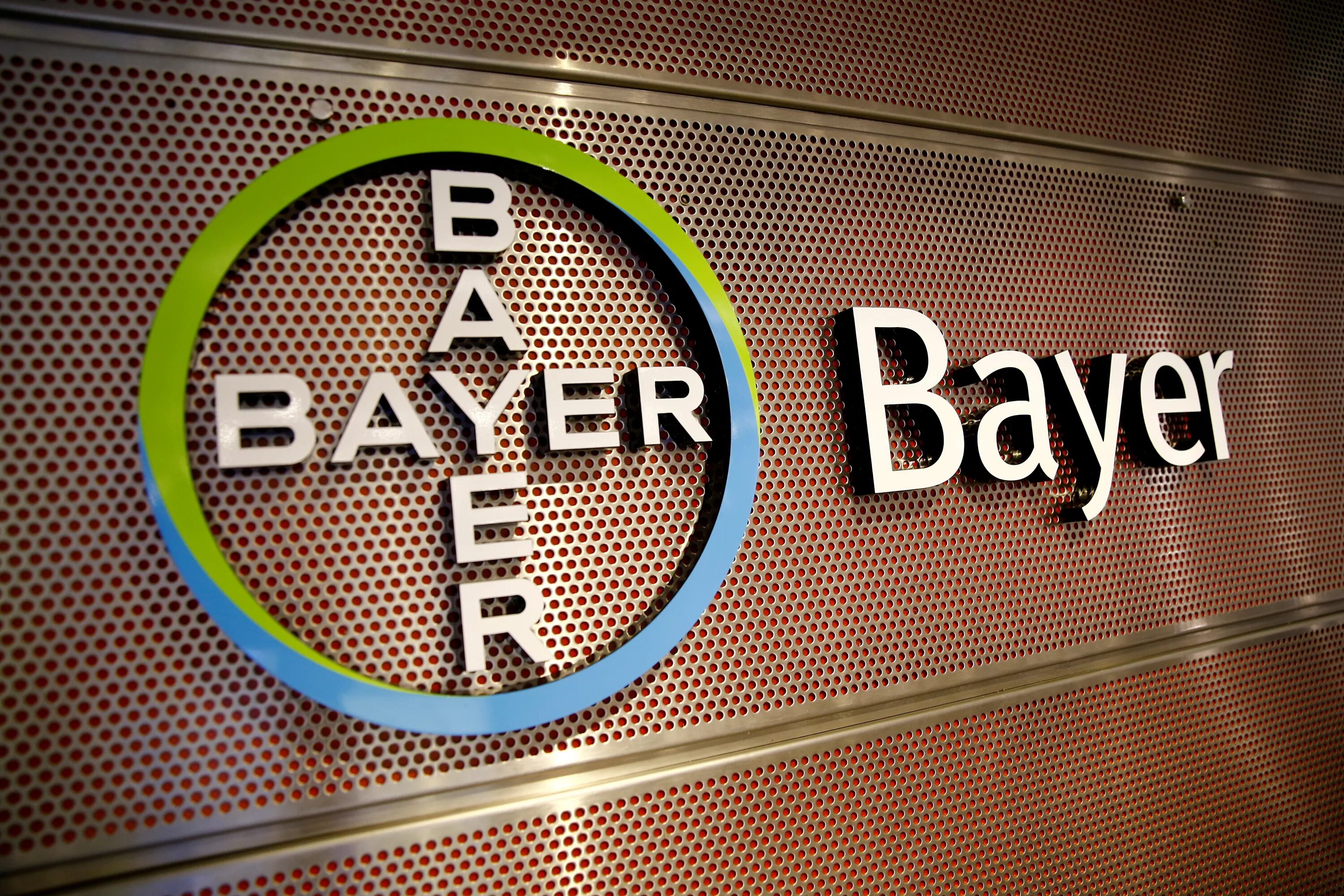 Bayer. Фирма Bayer. Байер фармацевтическая компания. Байер логотип.