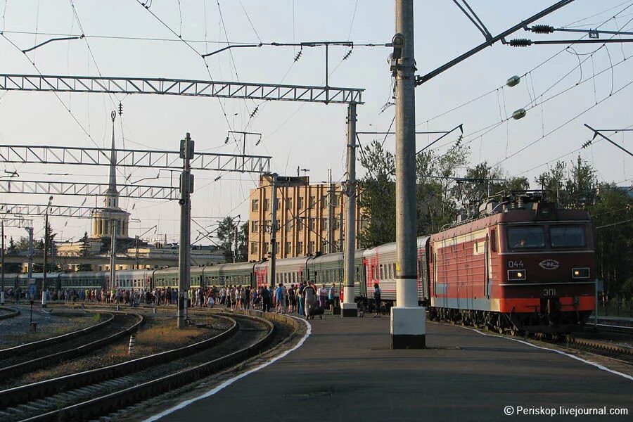 Пригородные электрички петрозаводск свирь. Пригородные электрички петрозаводск свирь. Поезд с железной дорогой. Поезд с железной дорогой. Вокзал петрозаводск.