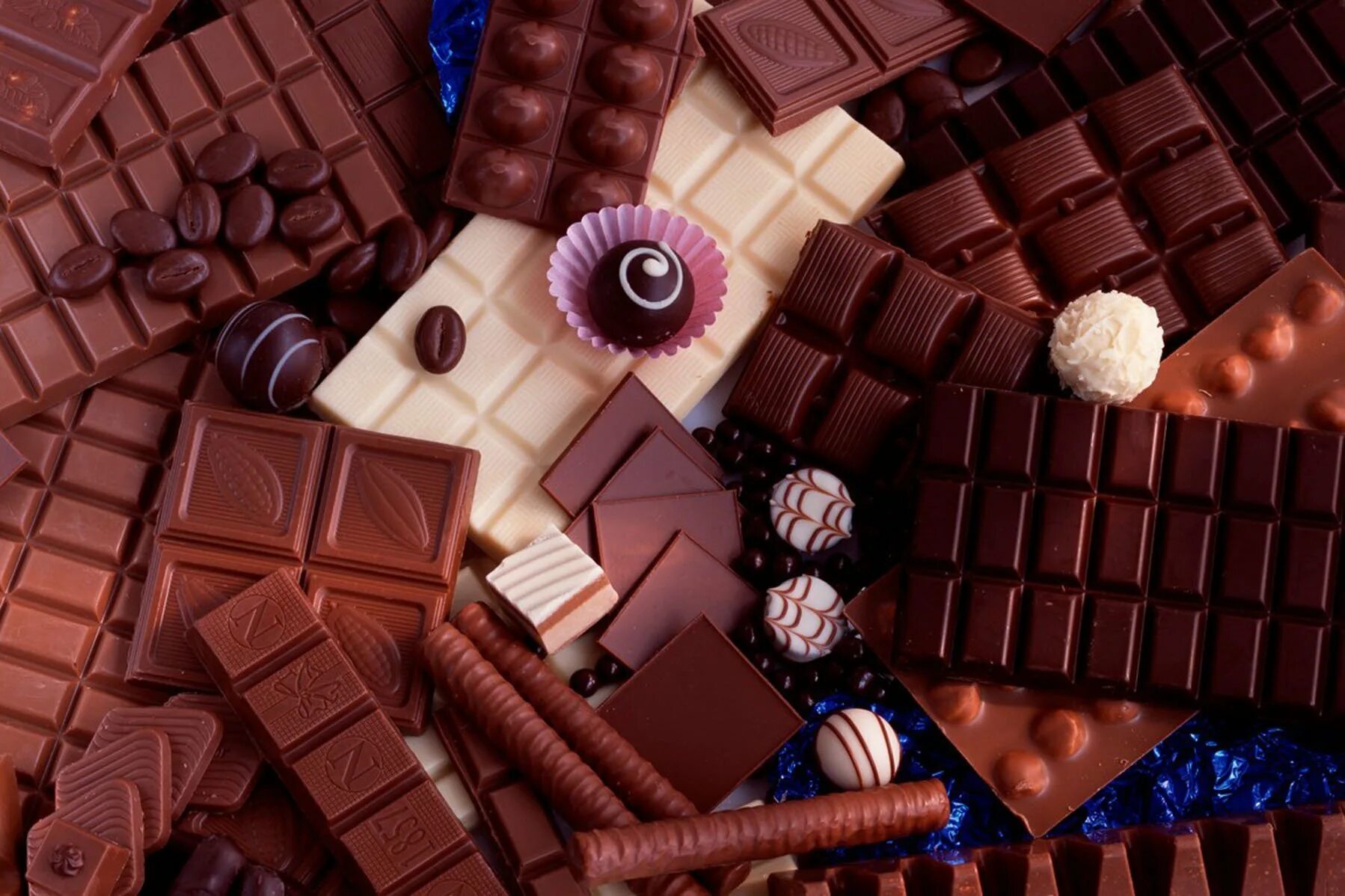 Lots of chocolate. Шоколадные конфеты. Красивые конфеты. Красивые конфеты. Lots of chocolate.