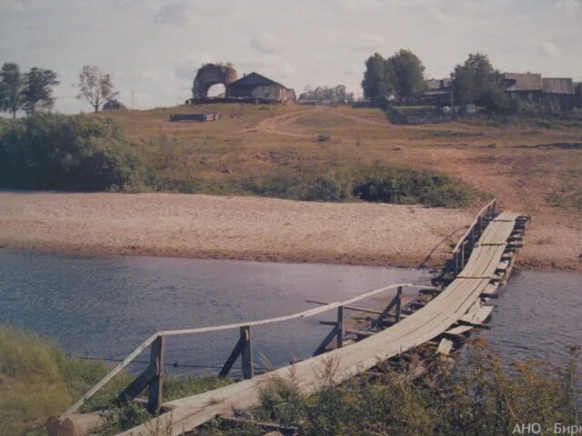 Былая русь. Село Никольское река Толшма рубцов. Река Толшма Вологодская область. Село Никольское на реке Толшма. Пешеходный мост.