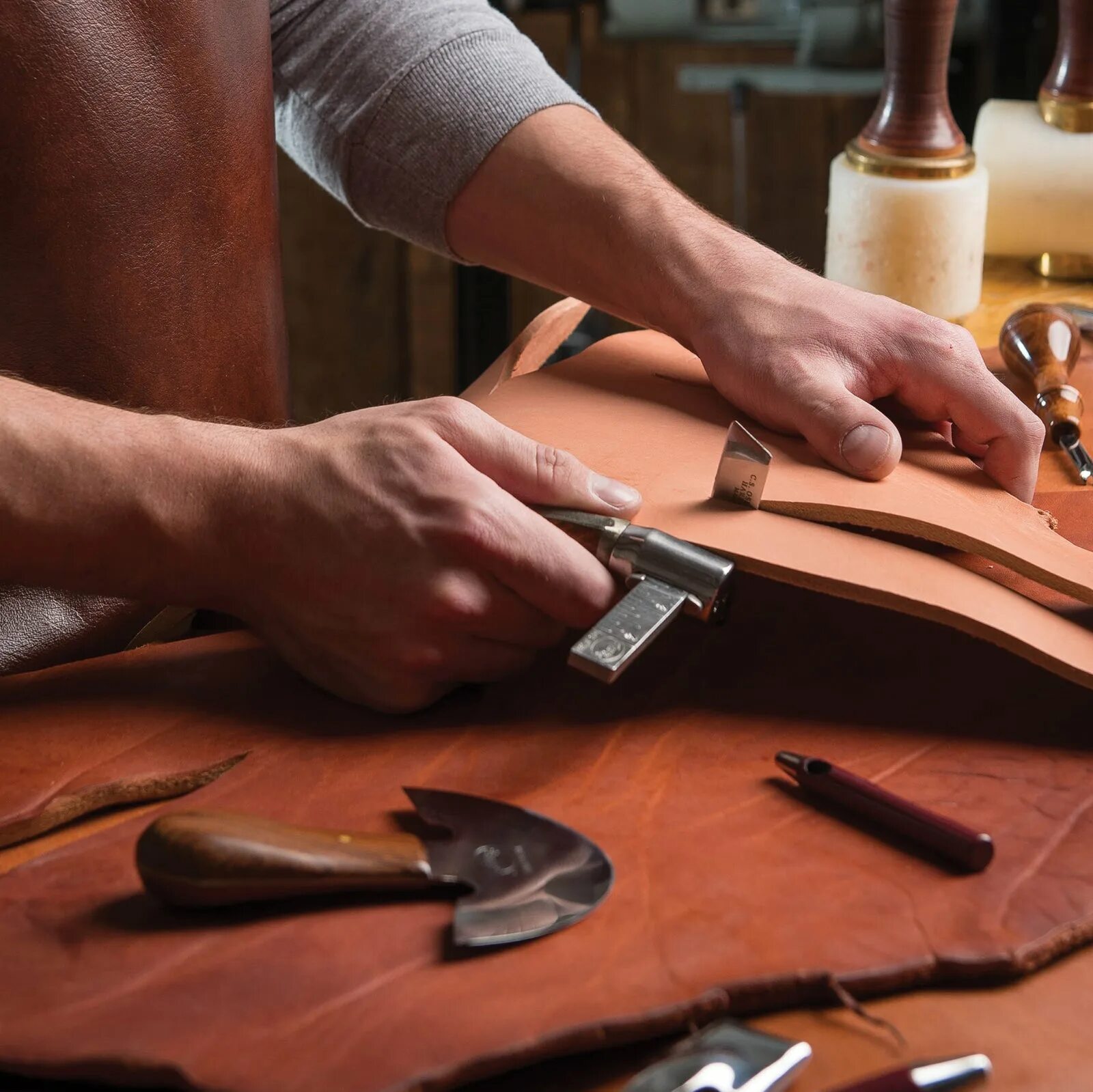 Техники обработки кожи