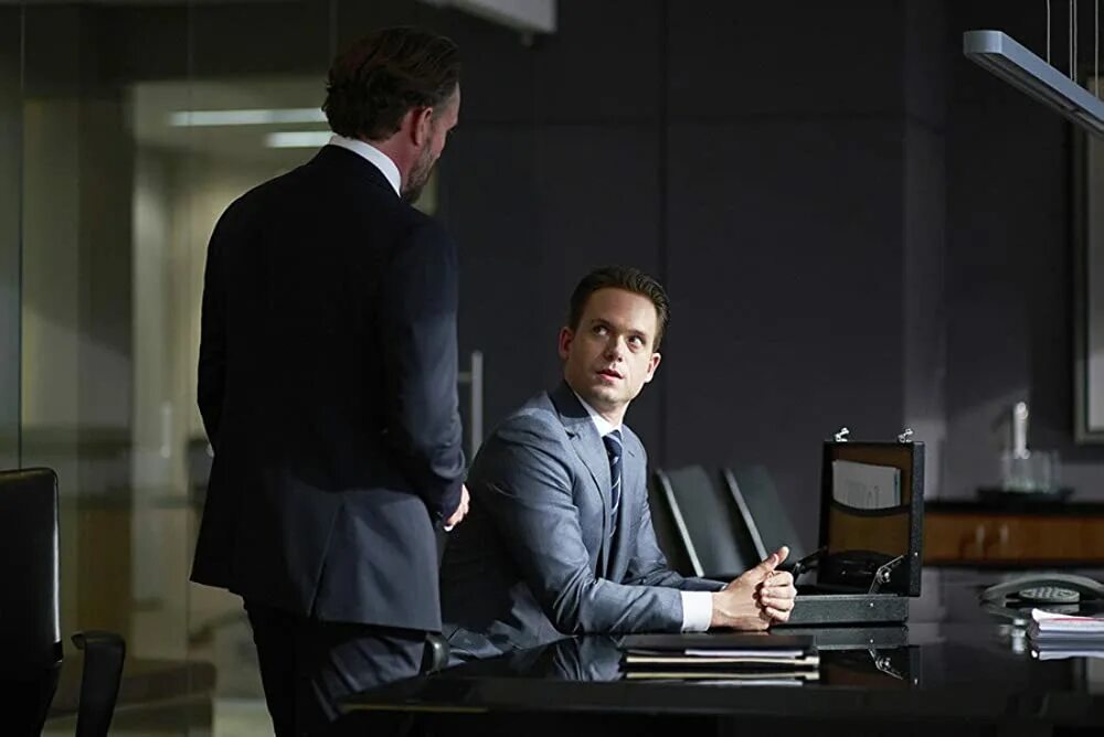 Suits seasons. Джек Солофф Форс мажоры. Дэвид Костабайл Форс мажоры. Уолтер Гиллис Форс мажоры. Саттер Форс мажоры.