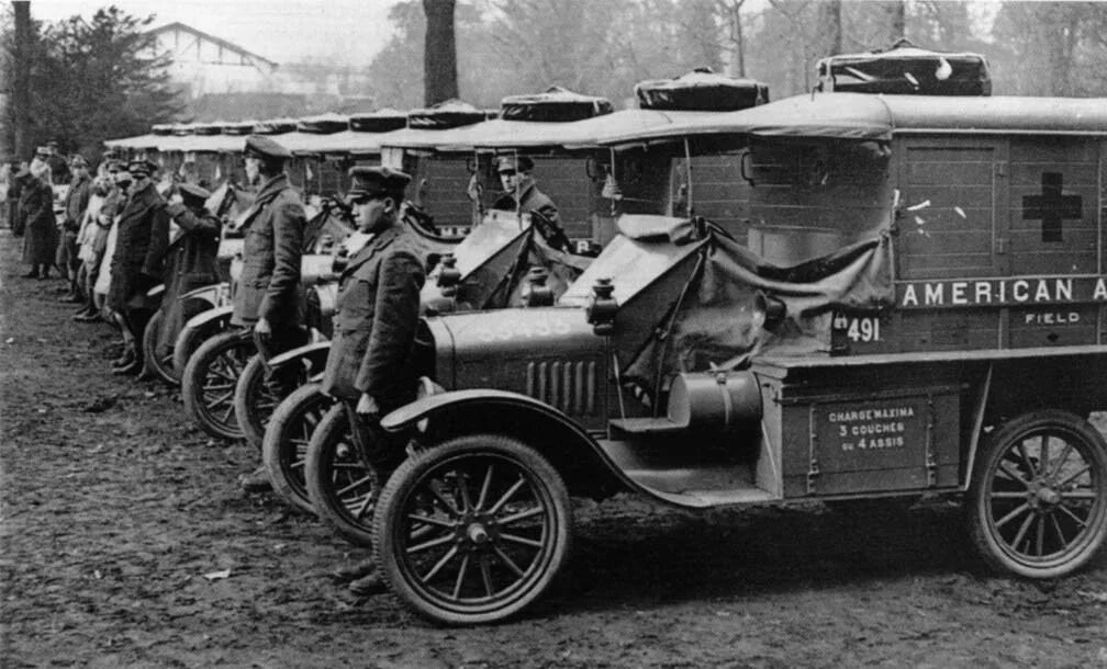 Автомобили первой мировой. Ford t Ambulance 1917. Модель т Форд 1917. Броневик Форд т 1 мировой войны. Форд т санитарный.