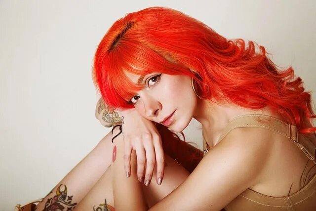 Baño de color naranja pelo