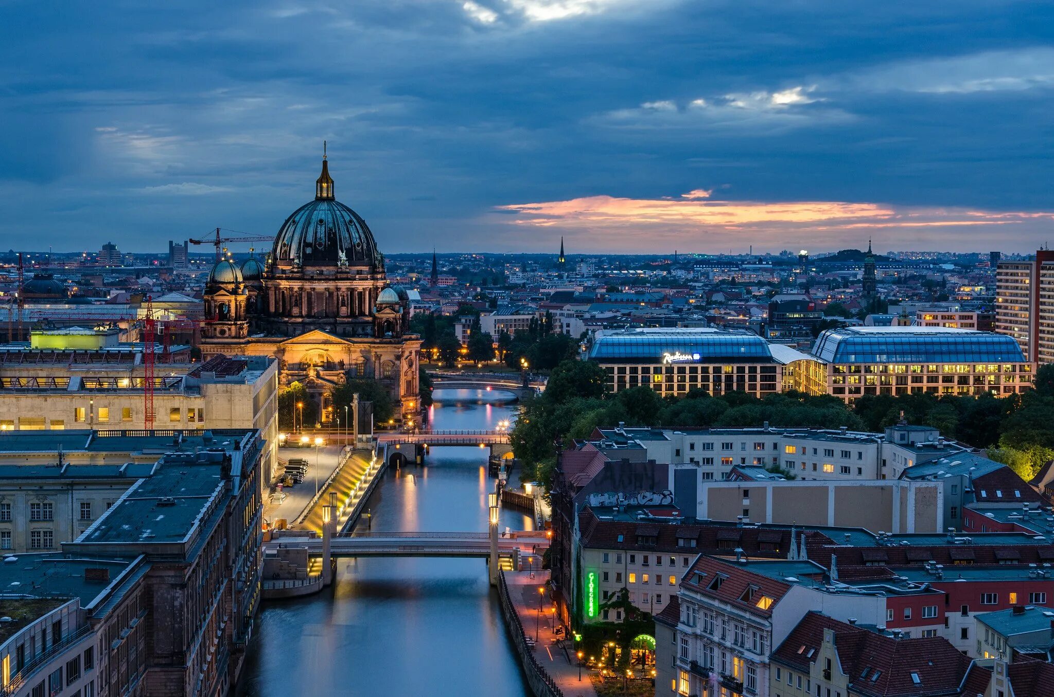 Capital city of germany. Вечерний берлин. Capital city of germany. Берлин шпрее. The capital city of germany.