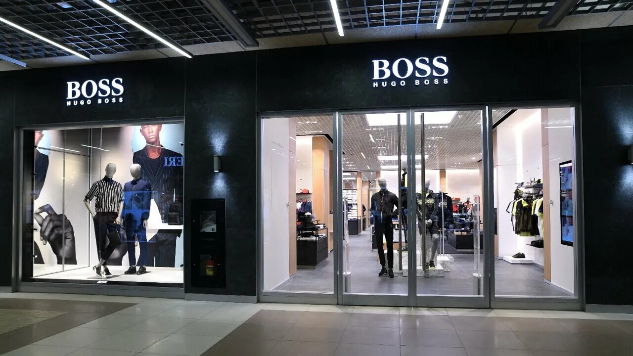 Bossy магазин. Бутик Хуго босс Москва. Хьюго босс магазины. Hugo Boss 1993. Магазин Хьюго босс в Москве.