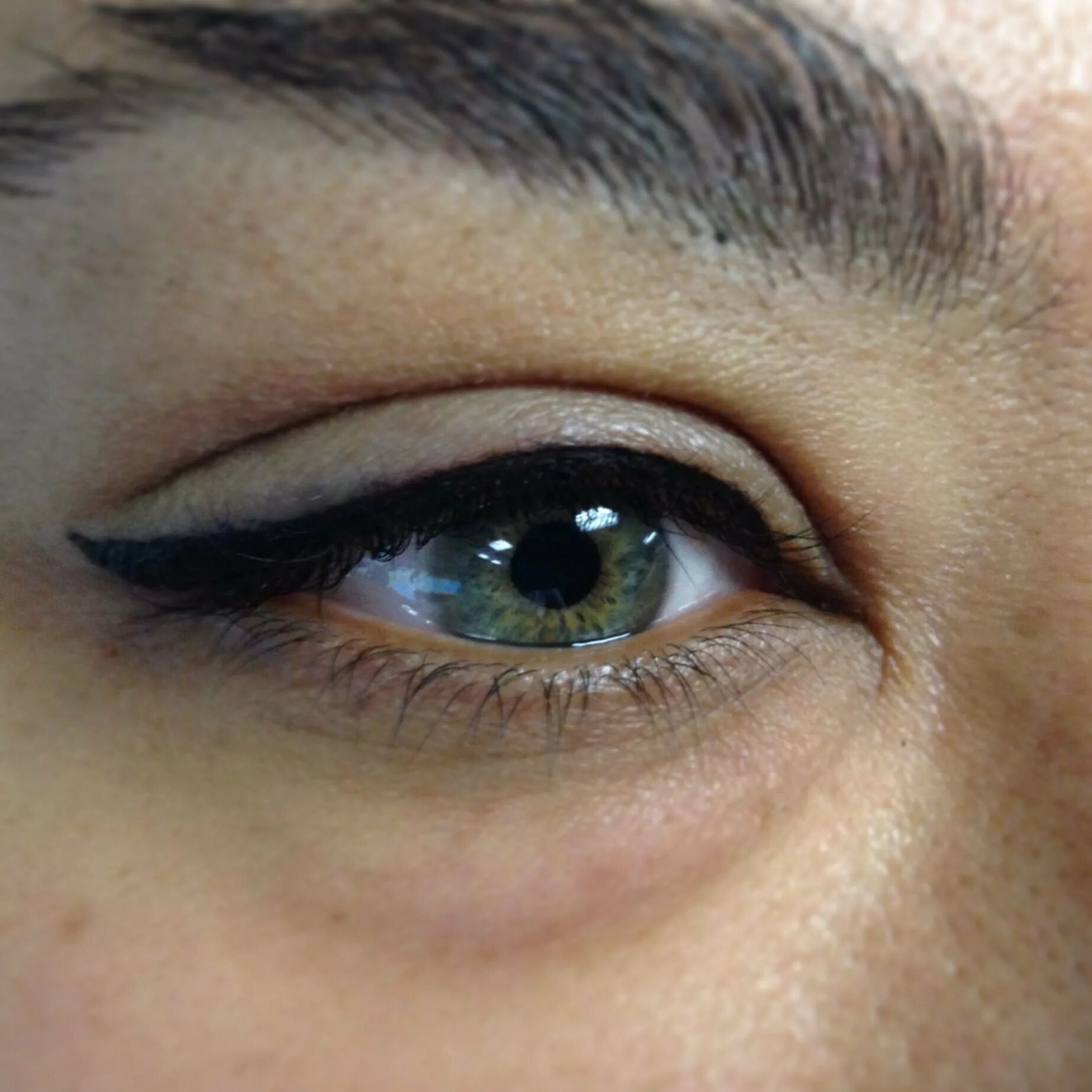 стрелки с растушевкой. стрелка с растушевкой перманент 2022. татуаж стрелки на глазах. айлайнер стрелки. тату стрелок на глаза.