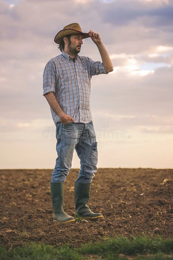 Tomato farm man. Смешной фермер. Мужчина фермер. Портрет фермера. Мужчина с морковкой.