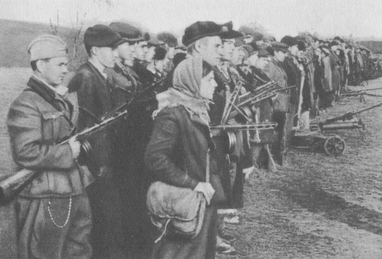 Выступления отрядов. Брянск 1943 год партизаны. партизанский отряд данченкова 1942. партизанский отряд накануне выступления на задание 1943. партизанский отряд в приднестровье. апрель 1943 г..