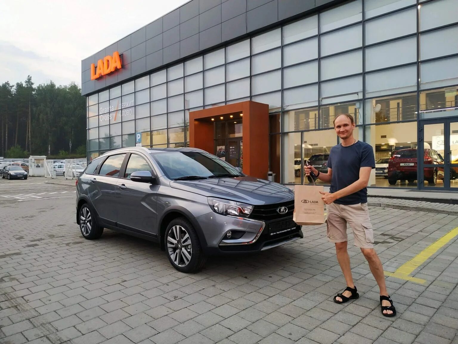 Автосалон екатеринбург с пробегом. Автосалон лада в екатеринбурге. Автоцентр июль в екатеринбурге. Ксптюр июль авто. Лада екатеринбург север шефская 116а.