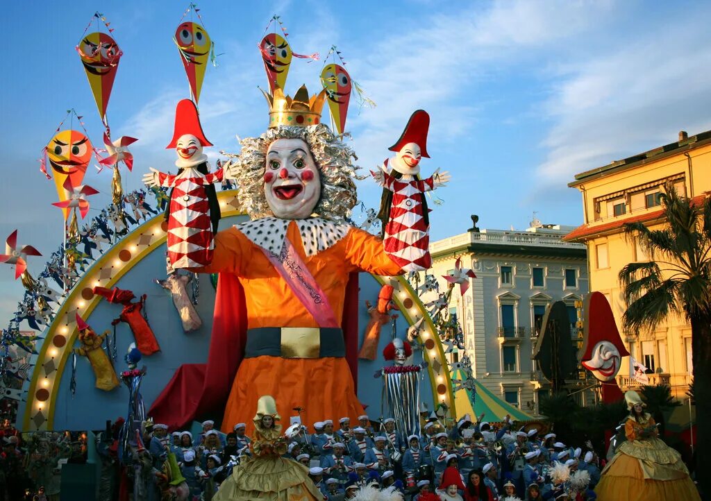 Праздники в италии 2024. Viareggio Италия карнавал. Carnevale Италия Виареджо. Карнавал в Виареджио в 2024 году. Виареджио карнавал 2019.