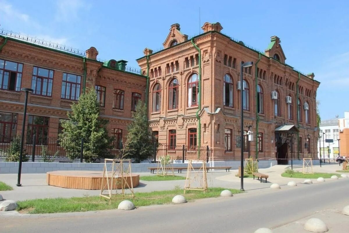 Школа 6 Бузулук. Ленина 6 Бузулук. Администрация города Бузулука. Бузулук достопримечательности города. Школа г бузулук