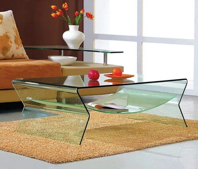 Мебельное стекло купить. Стеклянный столик. Стеклянные столики в гостиную. Стол из стекла. Необычный стеклянный стол.