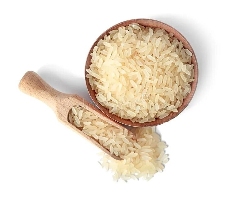 Рис кидают в воду. Рис сырой. Рис на белом фоне. Рис вид сверху. Горка риса.