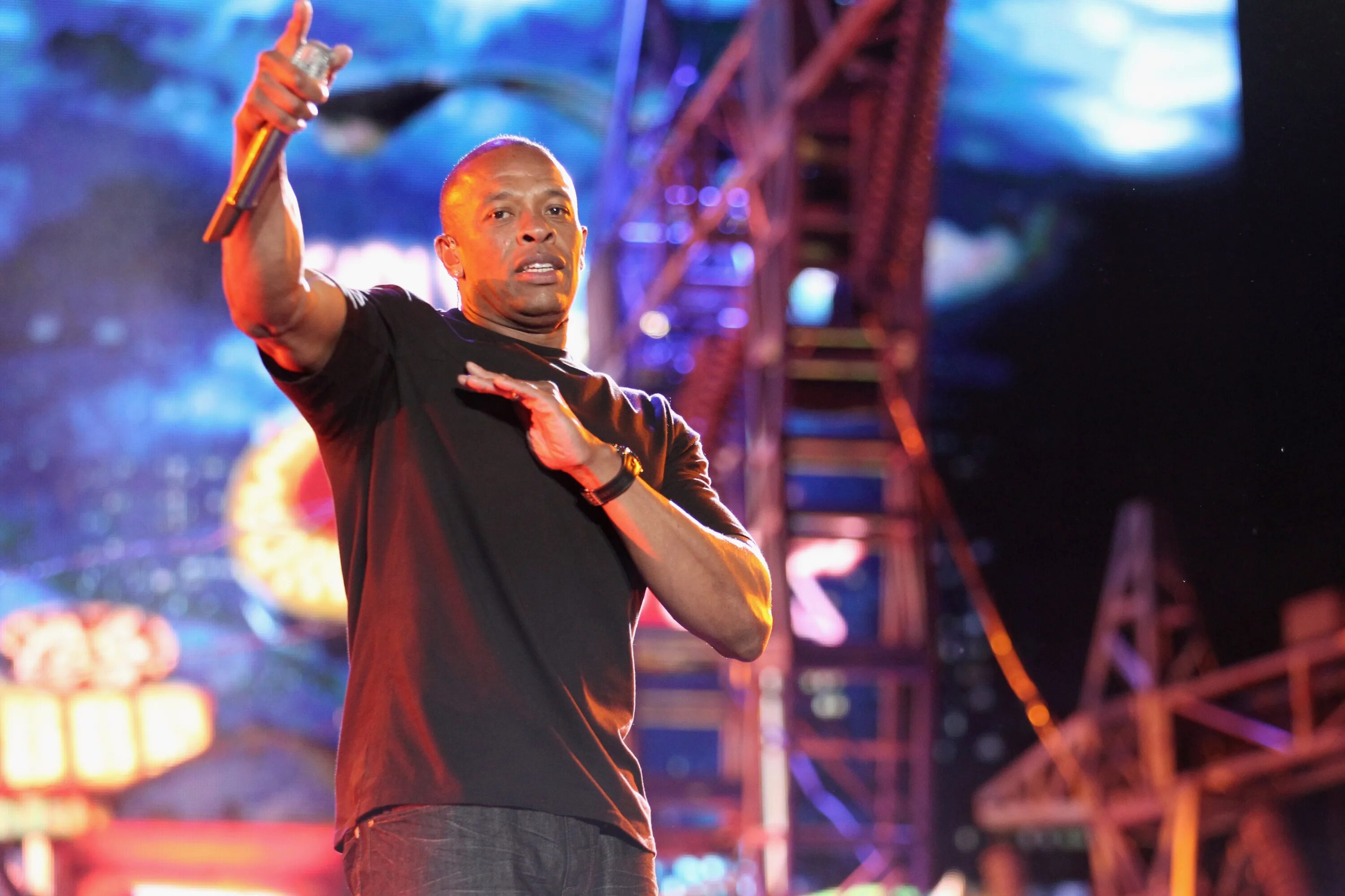 Рэпер доктор. Dr dre. рэпер доктор дре. dr. dre рэпер. dr dre 2025.