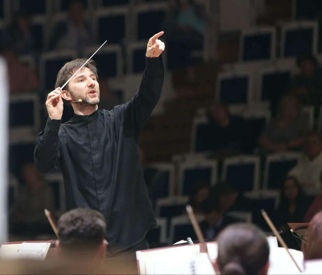 Алексей рубин. Филармония дирижер алексей. Алексей петров дирижер. Рубин дирижер. Белгородская филармония мацуев.