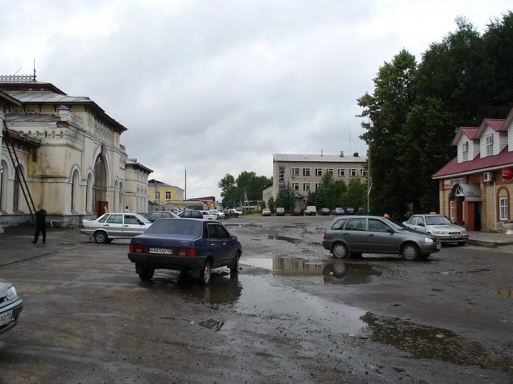 Погода шарья области на неделю. Шарья памятник Ленину. Шарья город. Шарья в фотографиях. Старая Шарья в фотографиях.