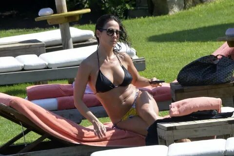 Natalie Imbruglia - Wearing a Bikini in Sardinia. 