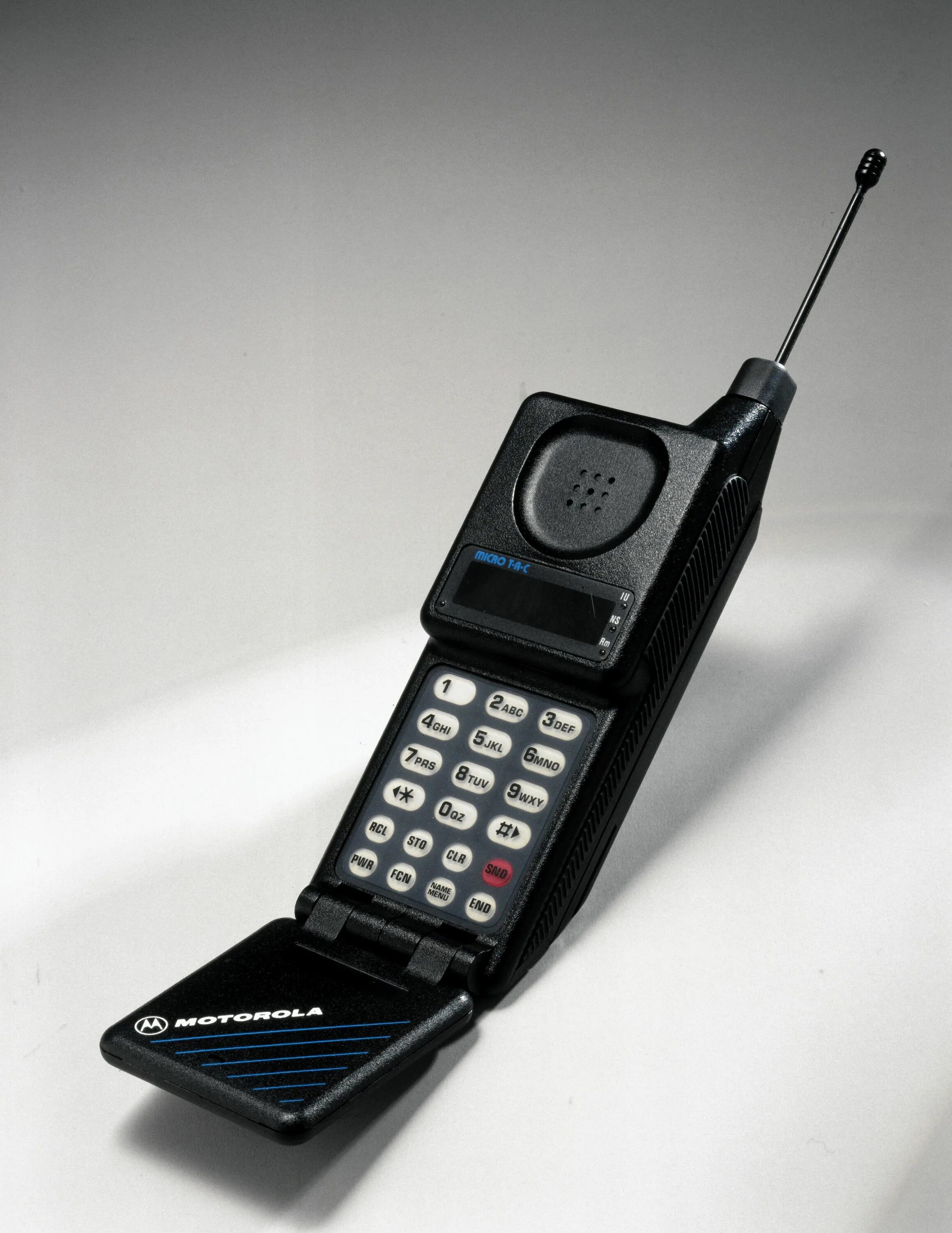 Телефон 90 е. Motorola MICROTAC 1989. Моторола MICROTAC. Motorola MICROTAC 9800x. Motorola MICROTAC International 8200.