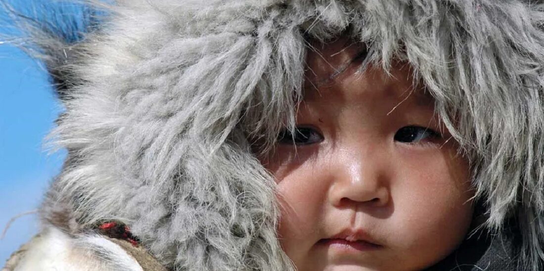 Якуты эскимосы. Шапка чукчи. Мисс чукотка 2001. Чукчи и якуты. Эскимосы чукотки.