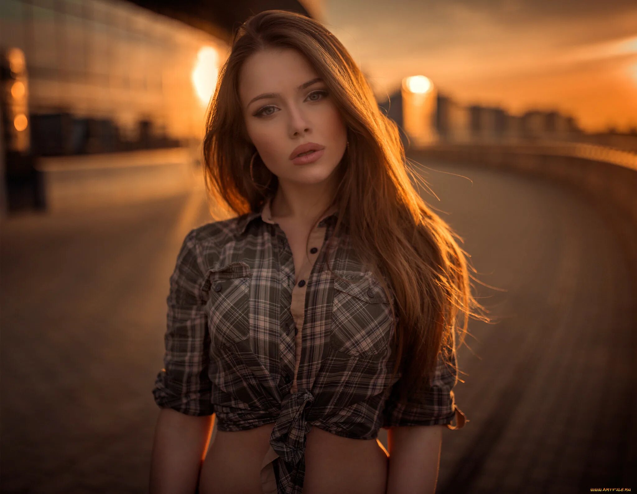 Красивую девушку тогда