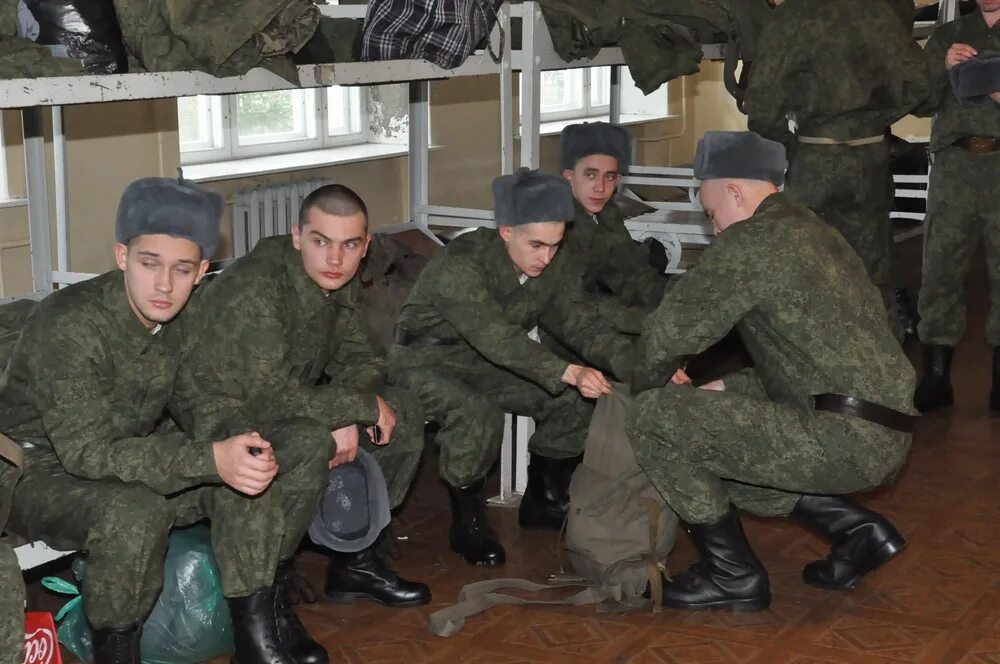 майкоп военная часть 13714. майкоп военная часть 227. егоршино свердловская область призывной пункт. плакат. солдаты срочники.