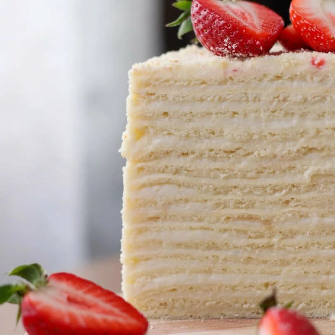 Торт сметанник бабушкин. Торт со сметаной и сливочным маслом. Торт сметанник бисквитный. Крем сгущёнка с маслом. Буше сметанник.