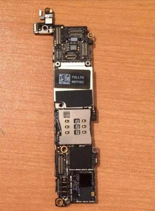 Сколько плат на айфоне. Плата iphone 5s. Плата iphone 5. Плата iphone 15. Материнская плата айфон 5.