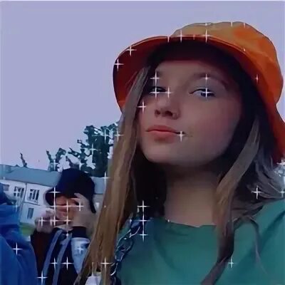 Аня вышла из школы