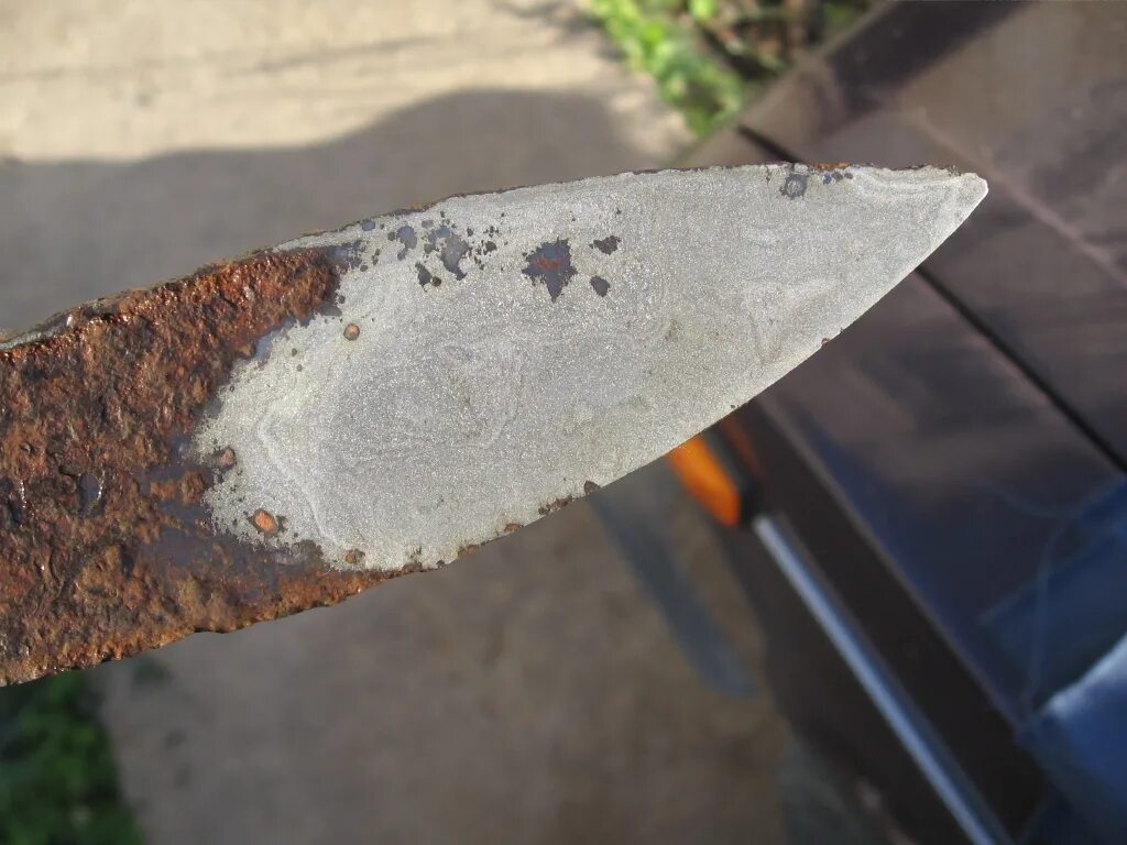 Нержавейка окислилась. Ржавление металла. Налет ржавчины на металле. Дамасская сталь ржавчина. Сталь ржавеет или нет.