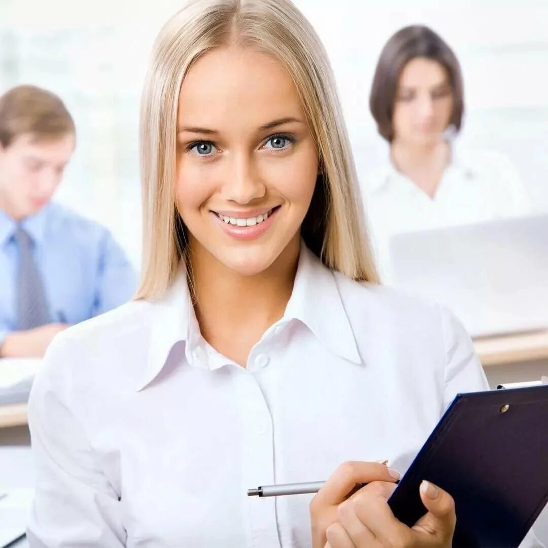 оператор пк. архитектор-дизайнер профессия. работа сметчиком удаленно. вакансия оценщик. радостные люди в офисе.