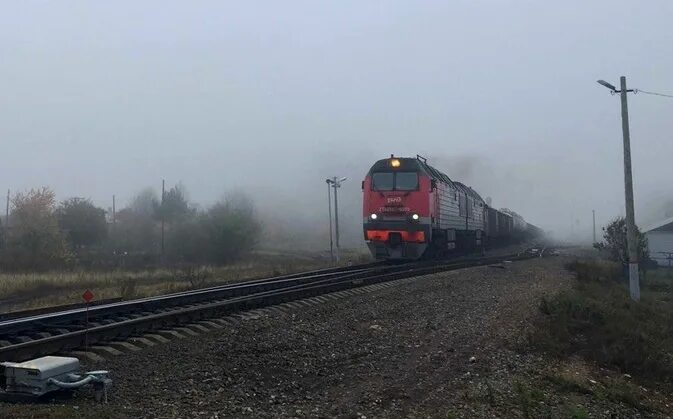 Четверо поездов. Железнодорожные станции в Курской области. ЖД пути Курской области. Коренево Курская область. Станция Коренево Льговский.